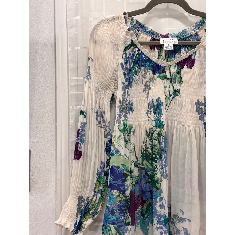 Allison Taylor Floral Plisse Smocked Peasant Blouse Blue Purple White Small